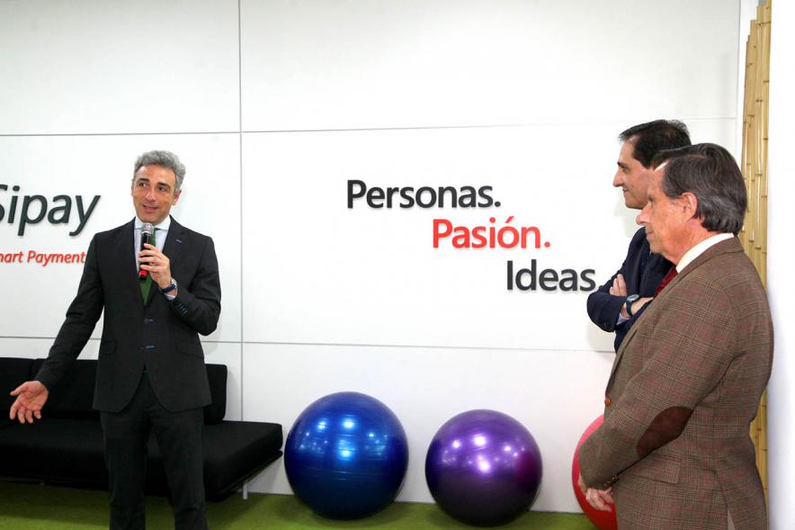 Visita a Empresa SIPAY -   Imagen de un momento del discurso de Javier Ruiz Santiago, Viceconsejero de Economía y Competitividad de la Comunidad Autónoma de Madrid.