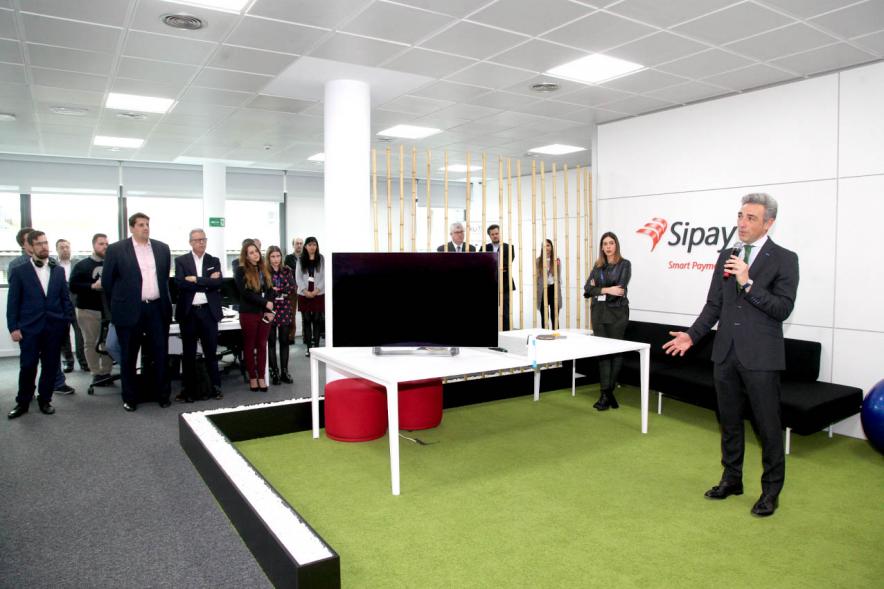Visita a Empresa SIPAY -  Imagen de un momento del discurso de Javier Ruiz Santiago, Viceconsejero de Economía y Competitividad de la Comunidad Autónoma de Madrid.