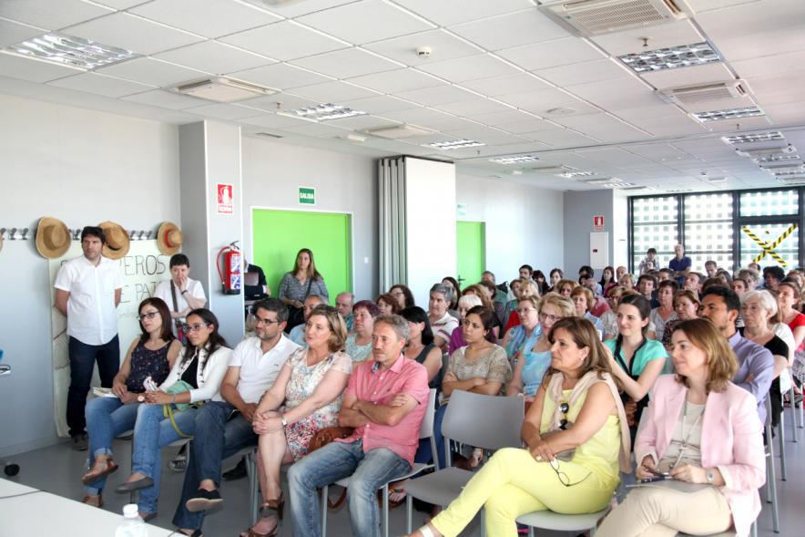 Presentación del Libro "Sombreros de Paja" de Itziar Matamoros -  Los asistentes a la presentación.