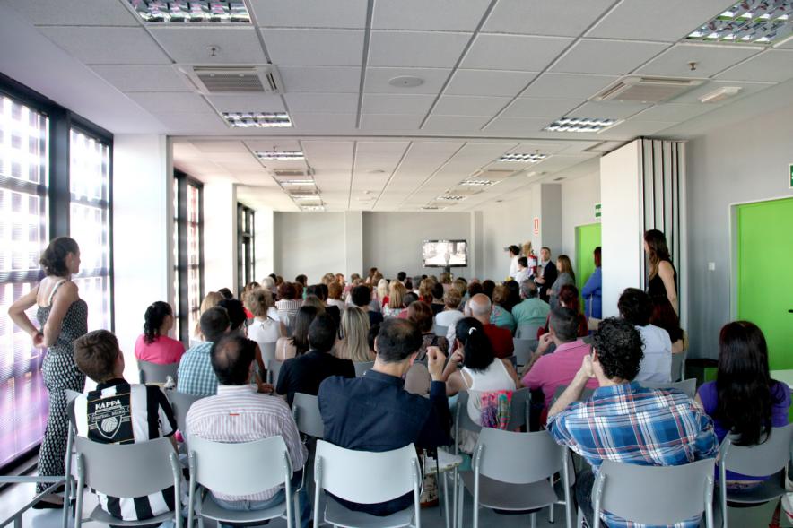 Presentación del Libro "Sombreros de Paja" de Itziar Matamoros - Panorámica de los asistentes..