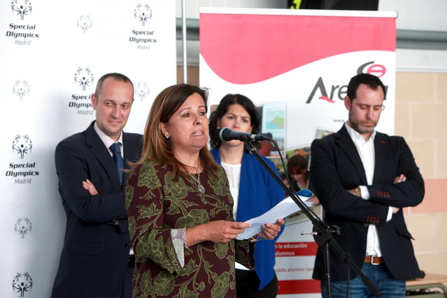 Presentación Escuela de Deportes Special Olympics - Imagen de una persona dirigiéndose al público asistente.