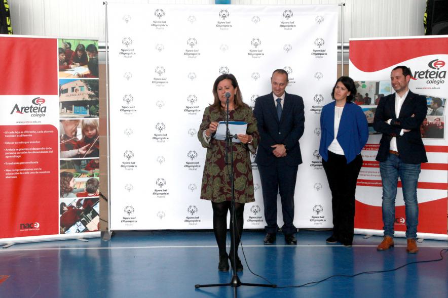 Presentación Escuela de Deportes Special Olympics - Imagen de autoridades asistentes al acto posando en el photocall.