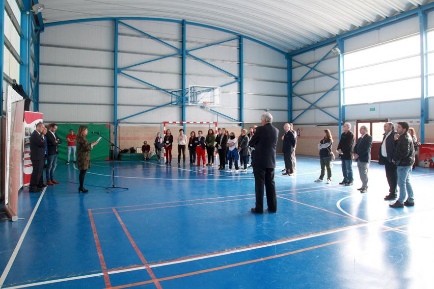 Presentación Escuela de Deportes Special Olympics - Imagen de una persona dirigiéndose al público asistente.