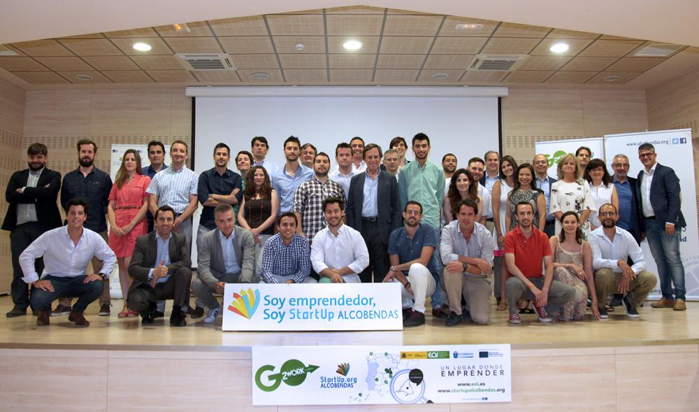 Selección de Proyectos Vª Edición StartUp Alcobendas -  Imagen de un posado conjunto del alcalde García de Vinuesa y todos los participantes.