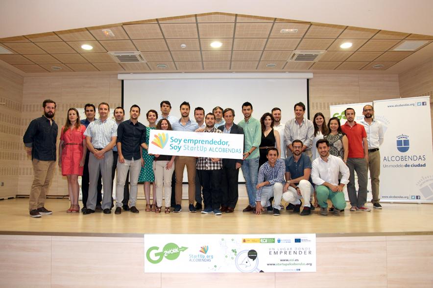 Selección de Proyectos Vª Edición StartUp Alcobendas -  Imagen de un posado conjunto del alcalde García de Vinuesa y todos los participantes.