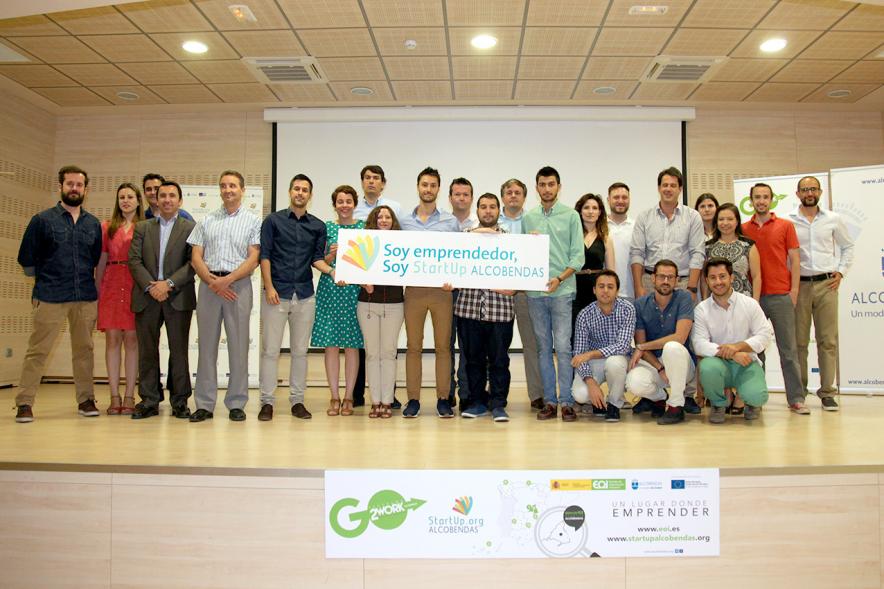 Selección de Proyectos Vª Edición StartUp Alcobendas -  Imagen de un posado conjunto del alcalde García de Vinuesa y todos los participantes.