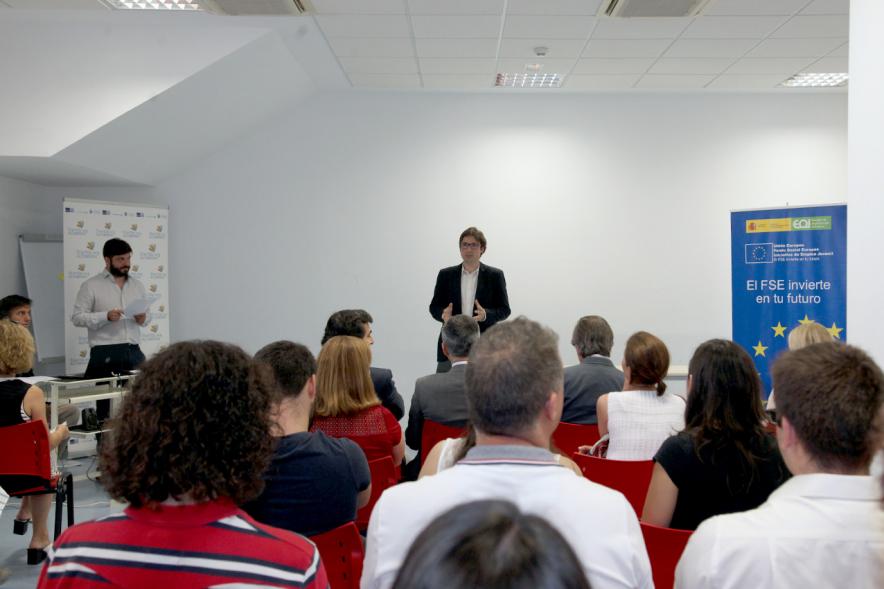 Presentación de Empresas Aceleradas por el Programa StartUp Alcobendas - D. Agustín Martin dirigiéndose a los emprendedores.
