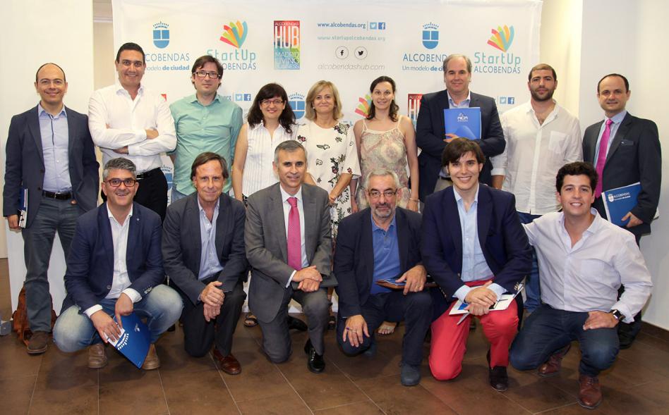 Selección de Proyectos Vª Edición StartUp Alcobendas - Imagen del alcalde García de Vinuesa y las autoridades asistentes al acto.