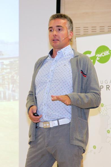 Selección de Proyectos Vª Edición StartUp Alcobendas - Imagen de uno de los ponentes dirigiéndose al público asistente.