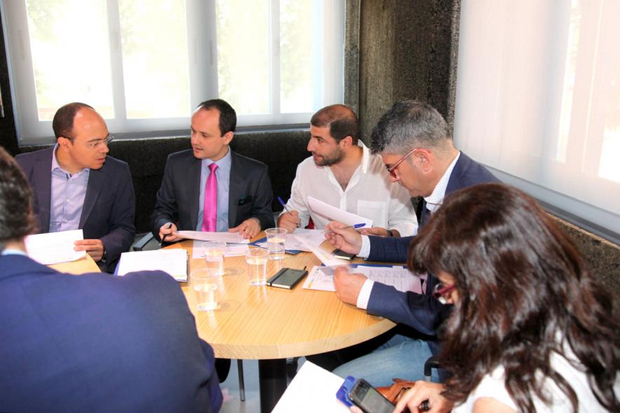 Selección de Proyectos Vª Edición StartUp Alcobendas - Imagen de los participantes en la mesa de trabajo.
