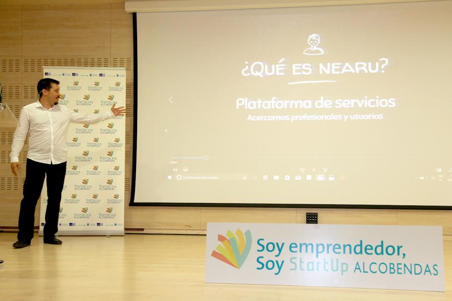 Selección de Proyectos Vª Edición StartUp Alcobendas - Imagen de uno de los ponentes dirigiéndose al público asistente.Imagen de uno de los ponentes dirigiéndose al público asistente.