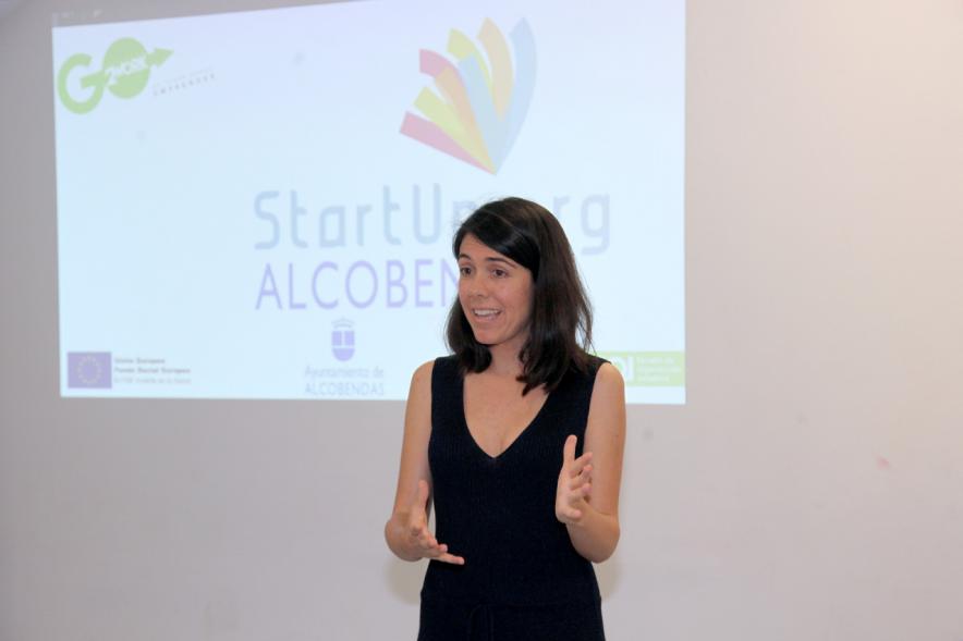 Presentación de Empresas Aceleradas por el Programa StartUp Alcobendas -  Imagen de una de las presentadoras.  