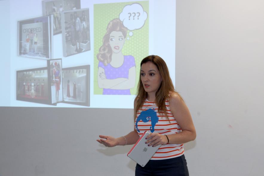 Presentación de Empresas Aceleradas por el Programa StartUp Alcobendas - Imagen de una de las presentadoras.   