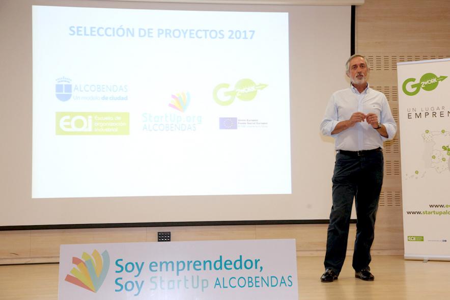 Selección de Proyectos Vª Edición StartUp Alcobendas - Imagen de uno de los ponentes dirigiéndose al público asistente.