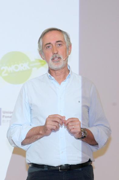Selección de Proyectos Vª Edición StartUp Alcobendas - Imagen de uno de los ponentes dirigiéndose al público asistente.
