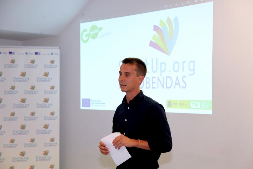 Presentación de Empresas Aceleradas por el Programa StartUp Alcobendas -Imagen de uno de los participantes en la presentación.