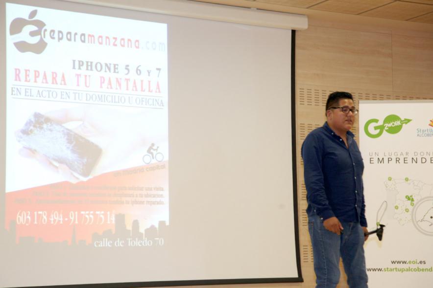 Selección de Proyectos Vª Edición StartUp Alcobendas - Imagen de uno de los ponentes dirigiéndose al público asistente.