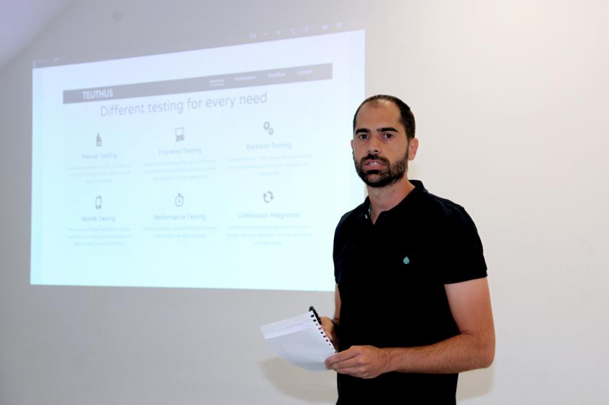 Presentación de Empresas Aceleradas por el Programa StartUp Alcobendas - Imagen de uno de los presentadores del proyecto.