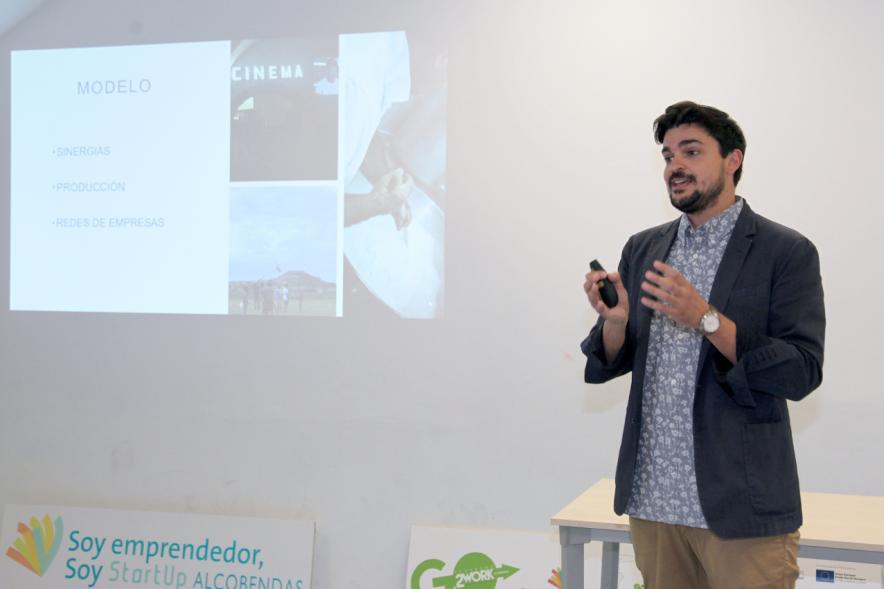 Presentación de Empresas Aceleradas por el Programa StartUp Alcobendas - Imagen  de uno de los presentadores.