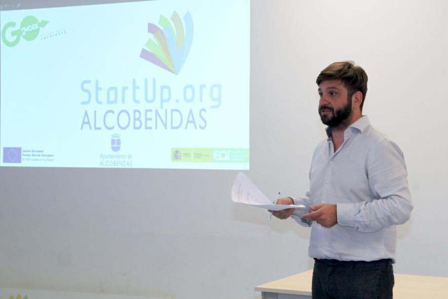 Presentación de Empresas Aceleradas por el Programa StartUp Alcobendas - Imagen  de uno  de los presentadores 