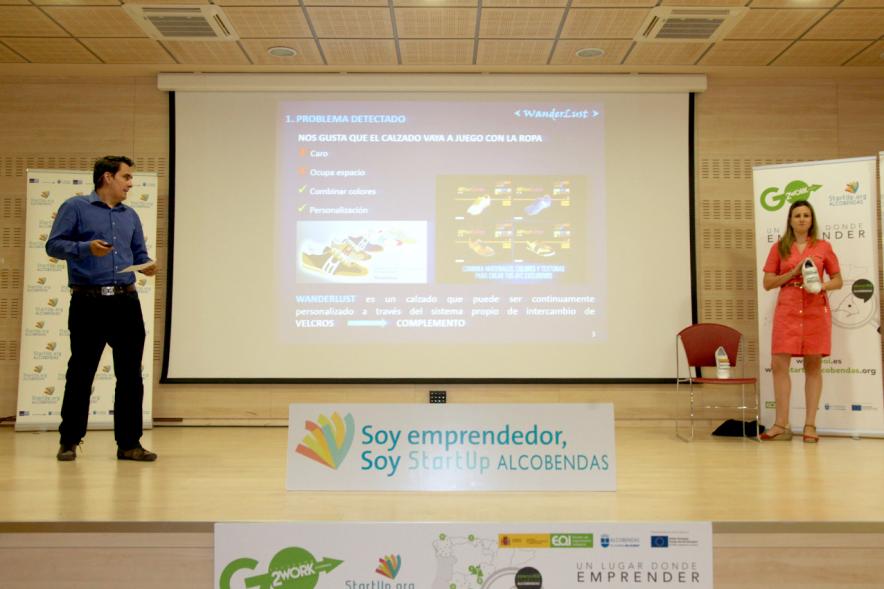 Selección de Proyectos Vª Edición StartUp Alcobendas - Imagen de unos ponentes dirigiéndose al público asistente.