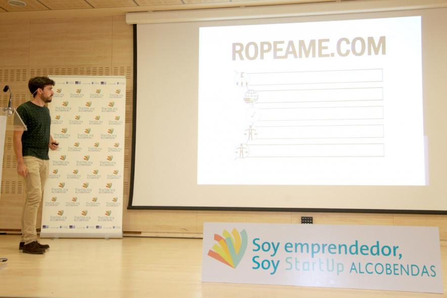 Selección de Proyectos Vª Edición StartUp Alcobendas - Imagen de uno de los ponentes dirigiéndose al público asistente.