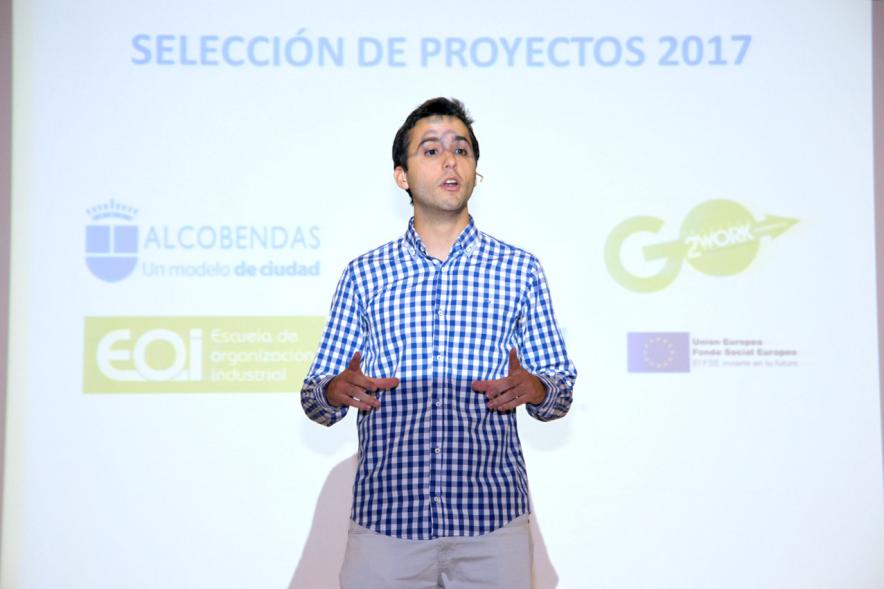 Selección de Proyectos Vª Edición StartUp Alcobendas - Imagen de uno de los ponentes dirigiéndose al público asistente.