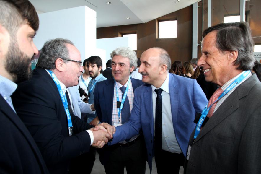 Media Day StartUp Alcobendas - El alcalde con un grupo de participantes.