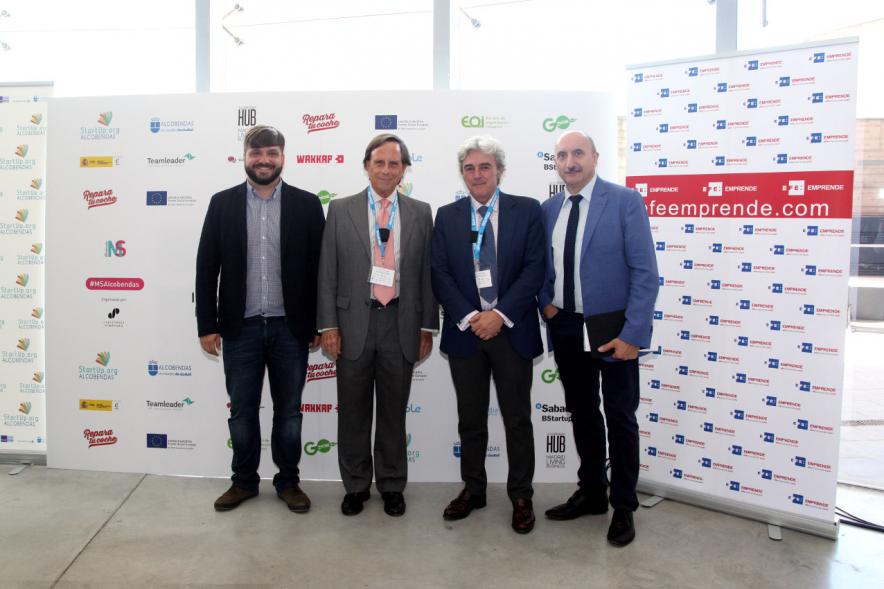 Media Day StartUp Alcobendas - Posado del alcalde y los  organizadores. 