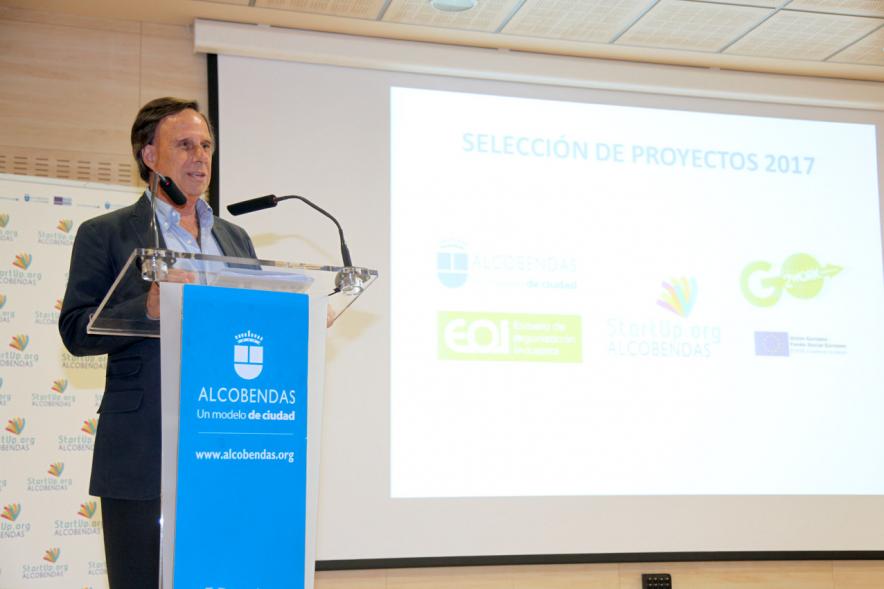 Selección de Proyectos Vª Edición StartUp Alcobendas - Imagen del alcalde García de Vinuesa dirigiéndose al público asistente al acto.