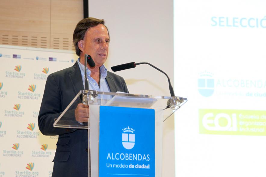 Selección de Proyectos Vª Edición StartUp Alcobendas - Imagen del alcalde García de Vinuesa dirigiéndose al público asistente al acto.