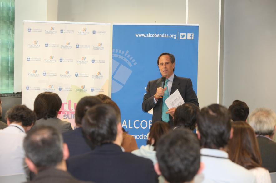 Alcalde Ignacio de Vinuesa y asistentes.