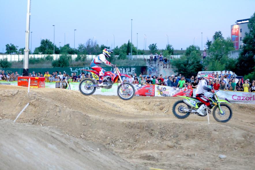 Open SMX Supermotocross - Imagen de dos pilotos en un momento de la carrera.