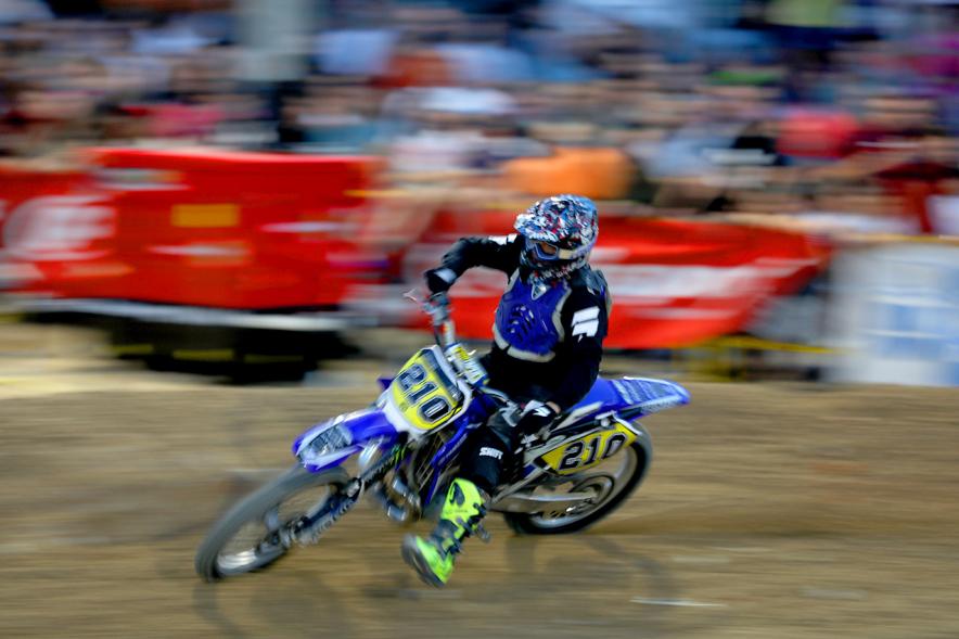 Open SMX Supermotocross - Imagen de un momento del Supermotocross, una moto en un lance de carrera.