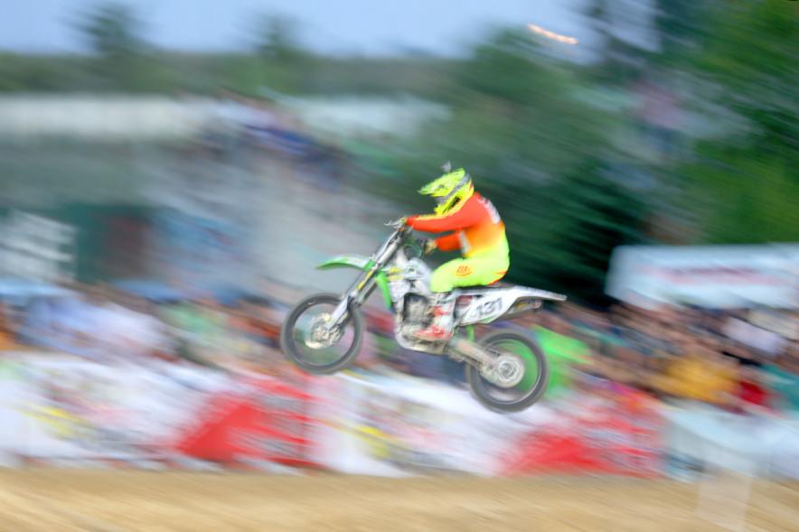 Open SMX Supermotocross - Imagen de un momento del Supermotocross, salto de una moto.