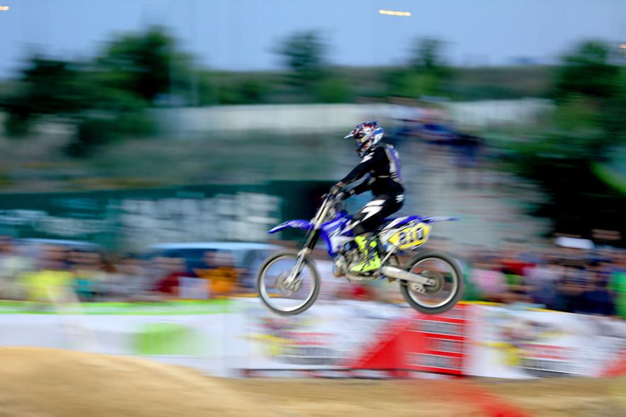 Open SMX Supermotocross - Imagen de un momento del Supermotocross, salto de una moto.