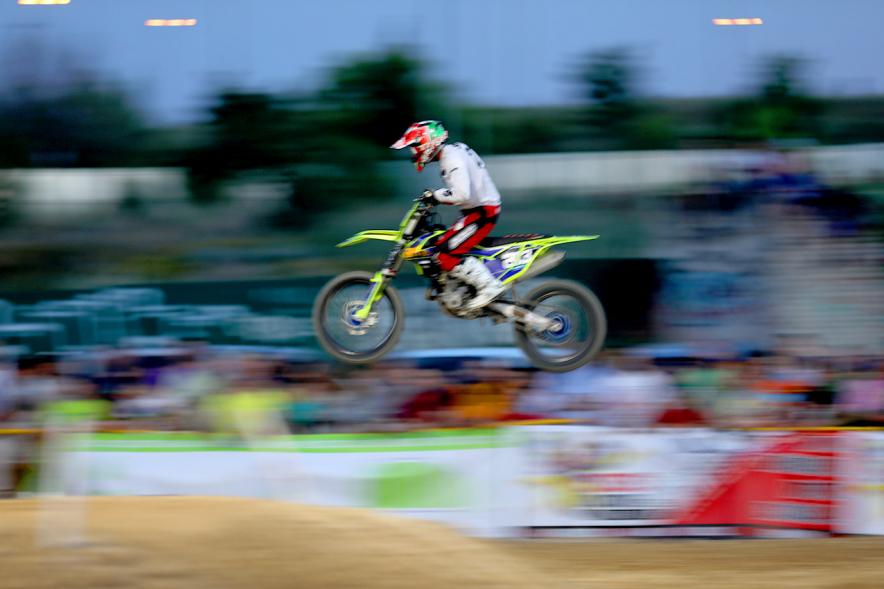 Open SMX Supermotocross - Imagen de un momento del Supermotocross, salto de una moto.