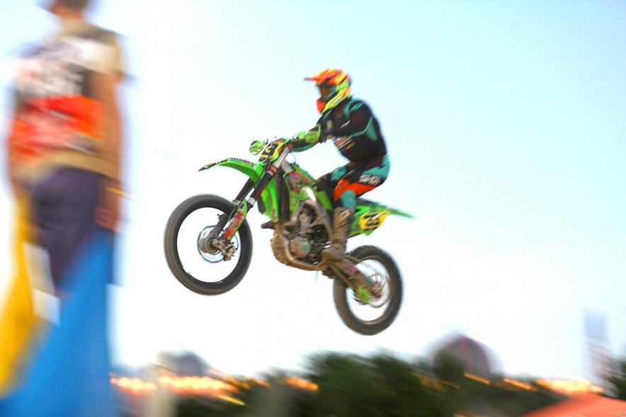 Open SMX Supermotocross -  Imagen de un momento del Supermotocross, salto de una moto.
