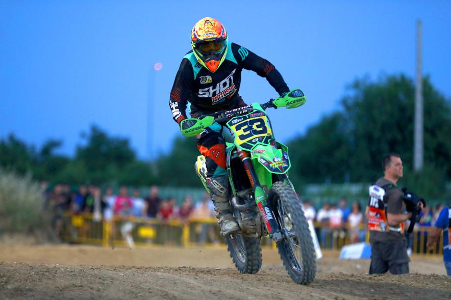 Open SMX Supermotocross - Imagen de un momento del Supermotocross, una moto en un lance de carrera.