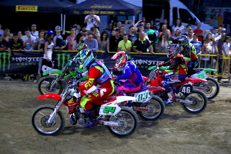 Open SMX Supermotocross - Imagen de motoristas en un momento de la carrera.
