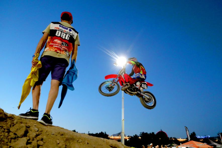 Open SMX Supermotocross -  Imagen de un momento del Supermotocross, salto de una moto.