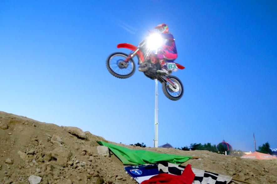 Open SMX Supermotocross - Imagen de un momento del Supermotocross, salto de una moto.