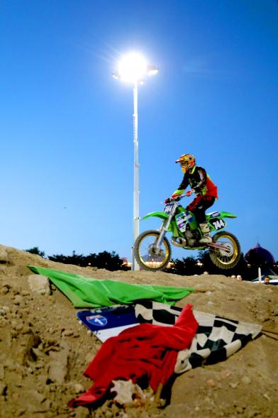 Open SMX Supermotocross - Imagen de un momento del Supermotocross, una moto en un lance de carrera.