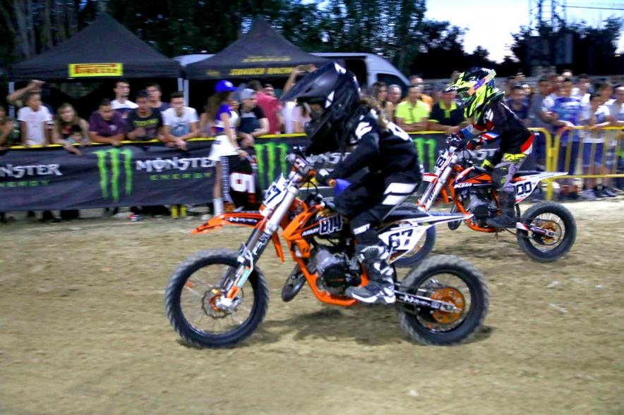 Open SMX Supermotocross - Imagen de dos pilotos en un momento de la carrera.
