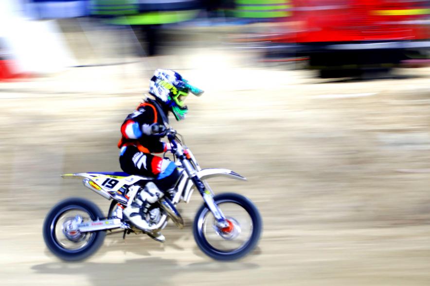 Open SMX Supermotocross - Imagen de un momento del Supermotocross, una moto en un lance de carrera.