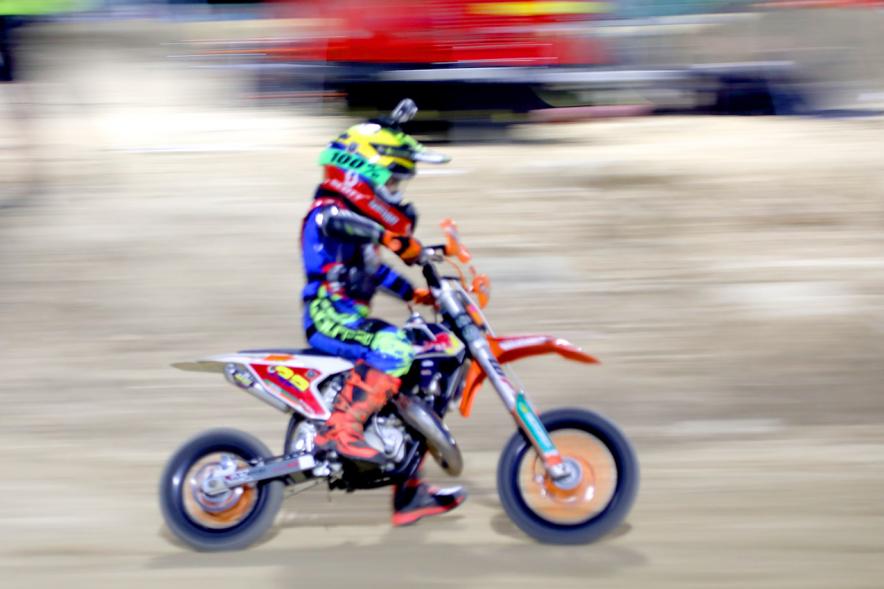 Open SMX Supermotocross - Imagen de un momento del Supermotocross, una moto en un lance de carrera.