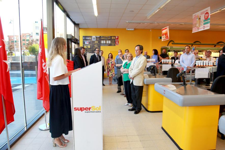 Inauguración Supermercado Supersol - Discurso inaugural de una responsable de Supersol.