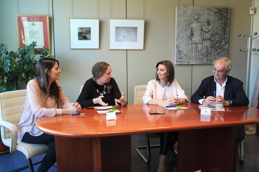 Representantes de cada una de las partes en la firma del acuerdo