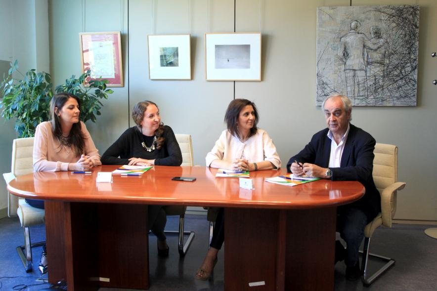 Representantes de cada una de las partes en la firma del acuerdo