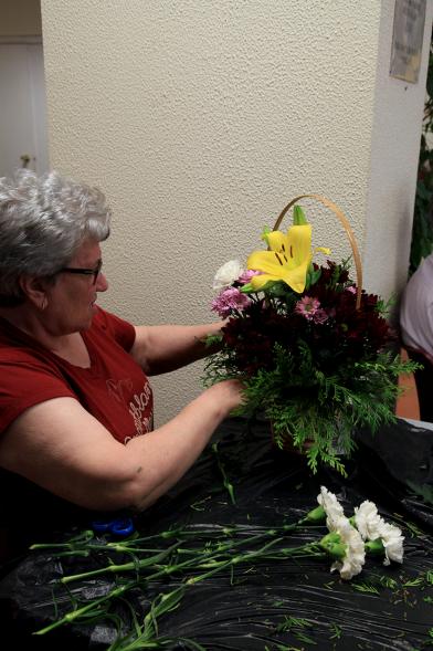 Semana del Mayor 2016 - Taller Floral - Participante del taller floral.
